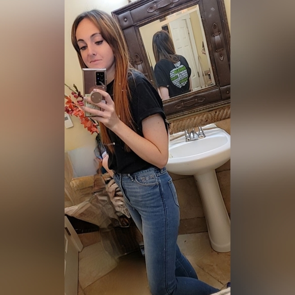 Meet your Posher, Jessica - Picture 10 of 16